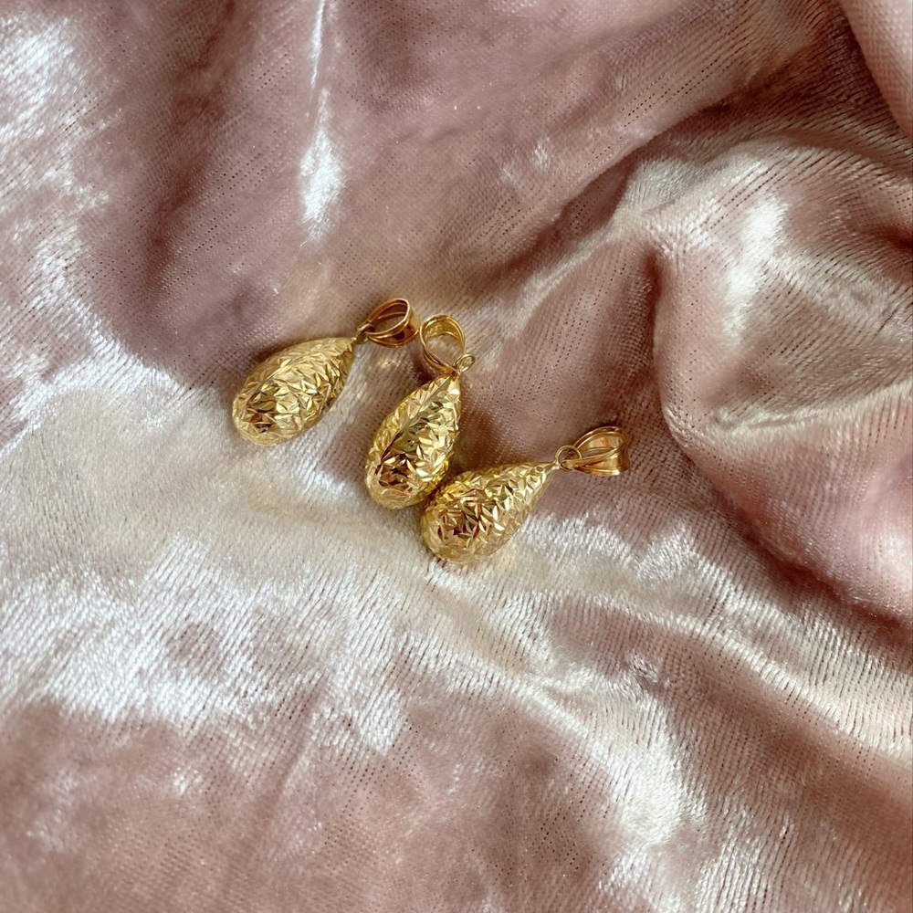 10k Solid Diamond Cut Teardrop Pendant - image 3